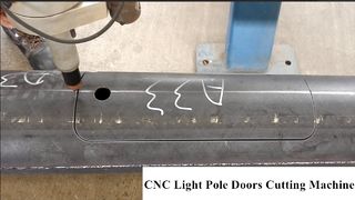 Máquina cortadora automática de puertas de postes, MÁQUINA CORTADORA DE PUERTAS DE POSTE DE LUZ CNC